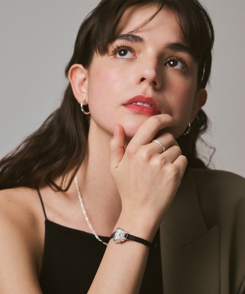 agete（アガット）の「革ベルトジュエリーウォッチ（アナログ腕時計・レディース・マルチ・FREE）」の2枚目の写真