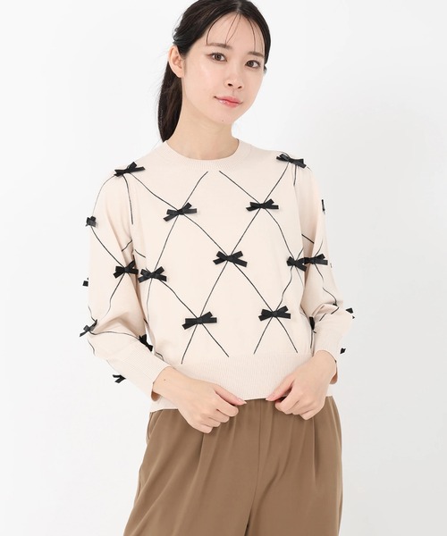 UNIVERVAL MUSE（ユニバーバル ミューズ）の「コンフォートイネス_リボンアーガイルチェックニット（ニット/セーター・レディース・グレー/ピンクベージュ・2）」の2枚目の写真