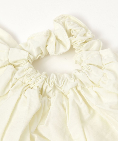 LEPSIM(レプシィム)の「ボリュームシュシュ 587105(シュシュ・レディース・ブラック/アイボリー・ONE SIZE)」の6枚目の写真