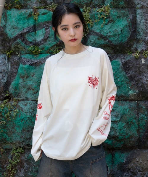 WEGO(ウィゴー)の「WEGO/スリーブロゴグラフィックラグランロンT(Tシャツ/カットソー・メンズ・ブラック/ブラック系その他/ホワイト/スミクロ・MEDIUM/LARGE)」の1枚目の写真