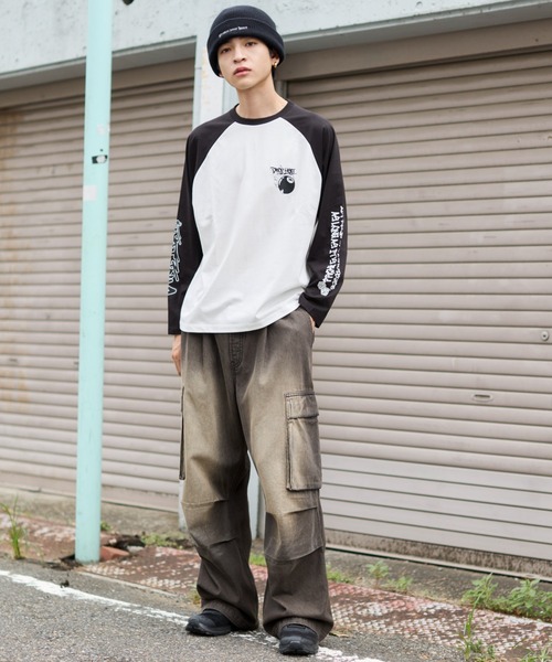 WEGO(ウィゴー)の「WEGO/スリーブロゴグラフィックラグランロンT(Tシャツ/カットソー・メンズ・ブラック/ブラック系その他/ホワイト/スミクロ・MEDIUM/LARGE)」の7枚目の写真