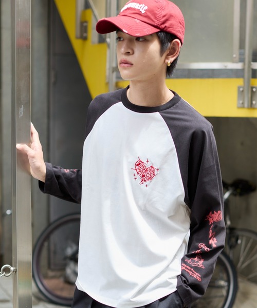 WEGO(ウィゴー)の「WEGO/スリーブロゴグラフィックラグランロンT(Tシャツ/カットソー・メンズ・ブラック/ブラック系その他/ホワイト/スミクロ・MEDIUM/LARGE)」の21枚目の写真