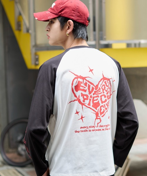 WEGO(ウィゴー)の「WEGO/スリーブロゴグラフィックラグランロンT(Tシャツ/カットソー・メンズ・ブラック/ブラック系その他/ホワイト/スミクロ・MEDIUM/LARGE)」の22枚目の写真