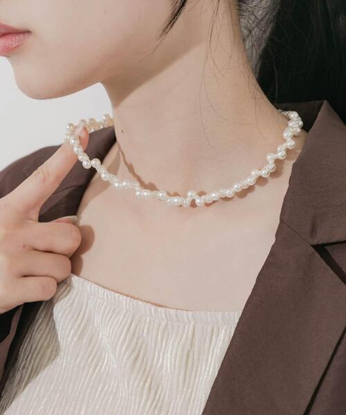 SMELLY(スメリー)の「ランダムパールネックレス(ネックレス・レディース・ホワイト・-)」の2枚目の写真