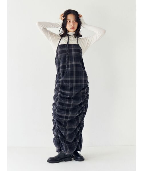 Ungrid（アングリッド）の「シャーリングデザインチェックワンピース（ワンピース・レディース・チャコールグレー/ボルドー・FREE）」の3枚目の写真