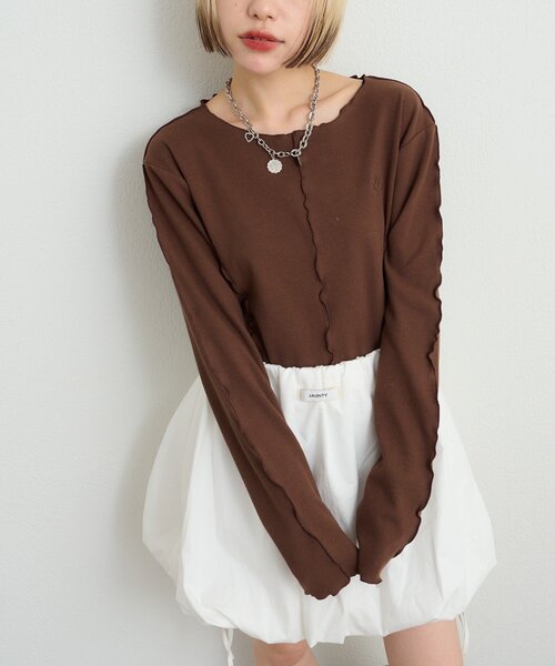 w closet(ダブルクローゼット)の「刺繍メロウリブトップス(Tシャツ/カットソー・レディース・ブラウン/アイボリー/チャコールグレー/グリーン・FREE)」の3枚目の写真