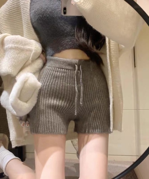 CELENA(セレナ)の「ウォームリブ・ニットショーツ(その他パンツ・レディース・ブラック/ホワイト/グレー/カーキ・FREE)」の12枚目の写真