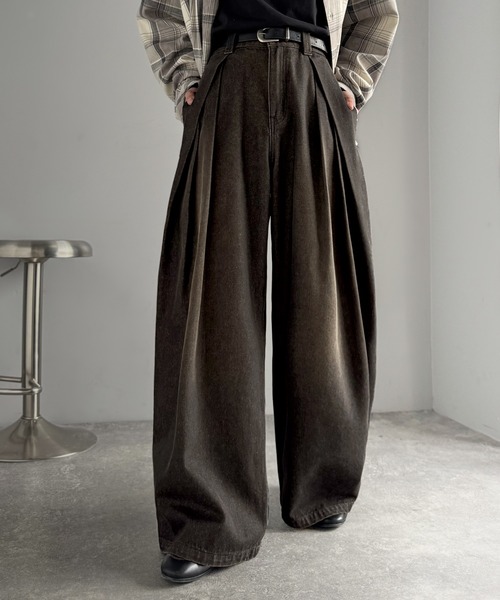 Classical Origin（クラシカルオリジン）の「ヴィンテージ加工3タックワイドバルーンデニムパンツ／Vintage-Washed Three-Tuck Wide Balloon Denim Pants（デニムパンツ・メンズ・ブラック×ベージュ/インディゴブルー・LARGE/MEDIUM/SMALL）」の19枚目の写真