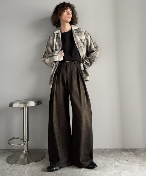 Classical Origin（クラシカルオリジン）の「ヴィンテージ加工3タックワイドバルーンデニムパンツ／Vintage-Washed Three-Tuck Wide Balloon Denim Pants（デニムパンツ・メンズ・ブラック×ベージュ/インディゴブルー・LARGE/MEDIUM/SMALL）」の4枚目の写真