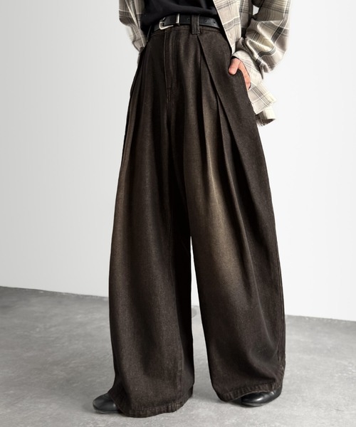 Classical Origin（クラシカルオリジン）の「ヴィンテージ加工3タックワイドバルーンデニムパンツ／Vintage-Washed Three-Tuck Wide Balloon Denim Pants（デニムパンツ・メンズ・ブラック×ベージュ/インディゴブルー・LARGE/MEDIUM/SMALL）」の11枚目の写真