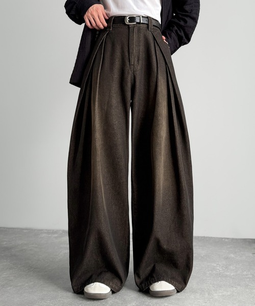 Classical Origin（クラシカルオリジン）の「ヴィンテージ加工3タックワイドバルーンデニムパンツ／Vintage-Washed Three-Tuck Wide Balloon Denim Pants（デニムパンツ・メンズ・ブラック×ベージュ/インディゴブルー・LARGE/MEDIUM/SMALL）」の9枚目の写真