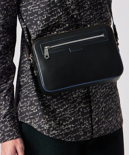 ポールスミス　ロゴエンボス　ミニショルダーバッグ Paul Smith（ポールスミス）の「ロゴエンボス ミニショルダーバッグ