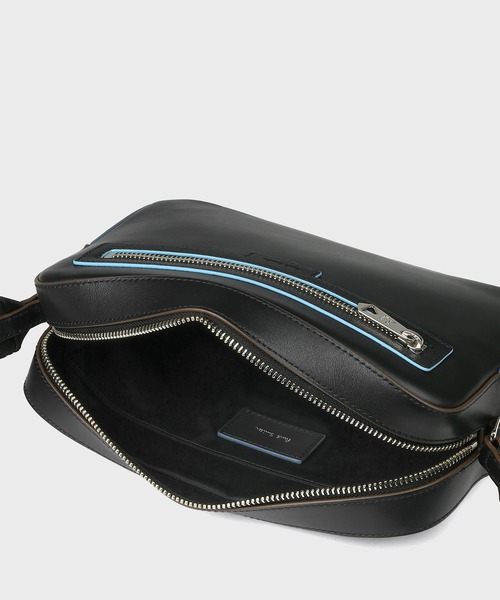 Paul Smith（ポールスミス）の「ロゴエンボス ミニショルダーバッグ