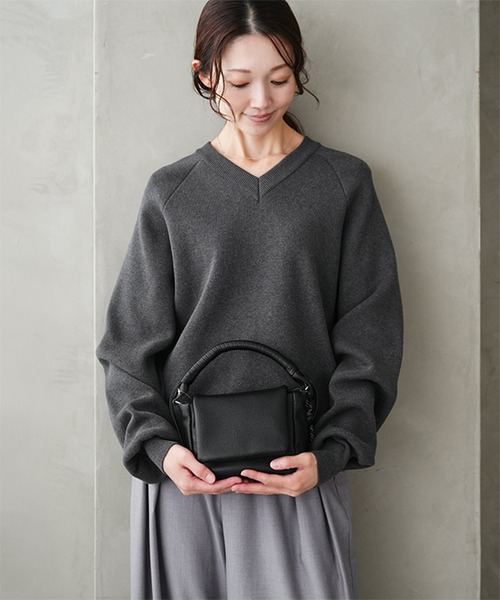 SOLAMONAT(ソラモナ)の「ウエハースニット Vネックプルオーバー(ニット/セーター・レディース・杢グレー/チャコールグレー/ホワイト/ネイビー/ブラック・FREE)」の3枚目の写真