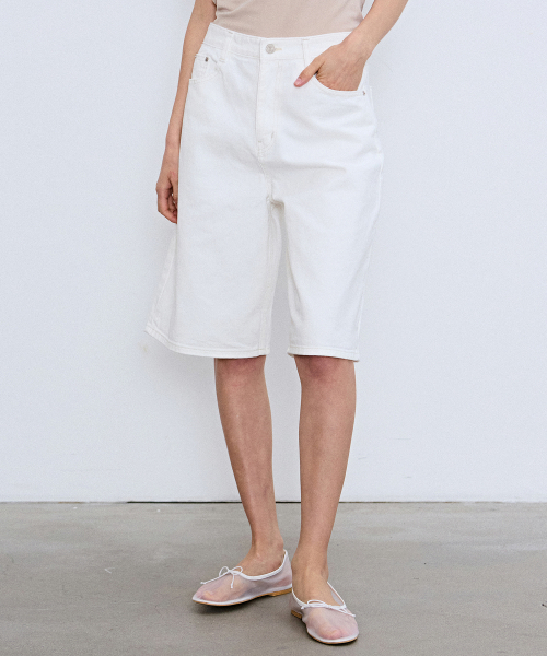NICK&NICOLE(ニックアンドニコール)の「DENIM BERMUDA PANTS_IVORY(デニムパンツ・レディース・その他・MEDIUM/LARGE/SMALL)」の2枚目の写真