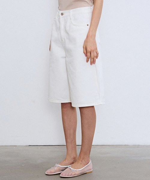 NICK&NICOLE(ニックアンドニコール)の「DENIM BERMUDA PANTS_IVORY(デニムパンツ・レディース・その他・MEDIUM/LARGE/SMALL)」の3枚目の写真