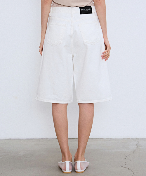 NICK&NICOLE(ニックアンドニコール)の「DENIM BERMUDA PANTS_IVORY(デニムパンツ・レディース・その他・MEDIUM/LARGE/SMALL)」の4枚目の写真