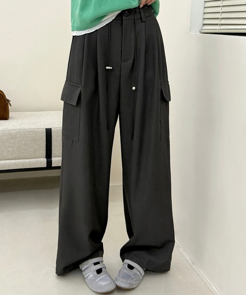 DAY CLOSET(デイ クローゼット)の「【ドローコードウエスト調節可/バックゴム】カーゴ風ルーズタックツイルワイドパンツ レディース(カーゴパンツ・レディース・グレー系その他/ダークグレー/ブラック・L/S/M)」の9枚目の写真