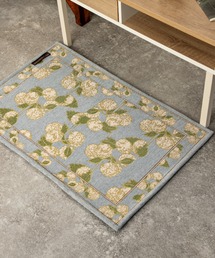 MILLION CARATS（ミリオンカラッツ）の「“フラワー×アート”《EMILY BURNINGHAM》上質シェニール織りで彩る、やさしい花柄インテリアマット　※手洗い可　※裏面は滑り止めドット付き（ラグ/マット）」