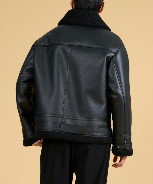 KOLEAT（コレット）の「(男女共用) B3 ベルト脱着ムートンジャケット [All_Black]（ムートンコート・メンズ・その他・LARGE/X-LARGE）」の4枚目の写真