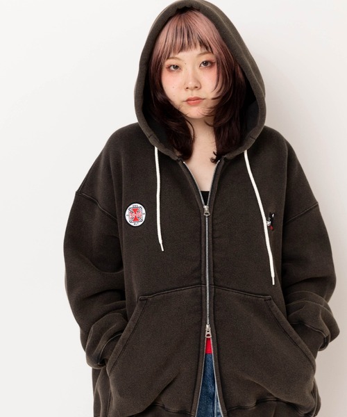 RNA(アールエヌエー)の「M2588 USEDライクZip UPパーカー(パーカー・レディース・ブラック/グリーン/オレンジ/ブルー/スミクロ/バーガンディー・MEDIUM)」の21枚目の写真