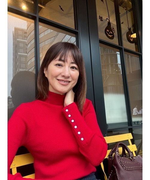 Day and Grade（デイアンドグレイド）の「【前田ゆかセレクト】シルバー釦ハイネックニット（ニット/セーター・レディース・レッド・FREE）」の2枚目の写真