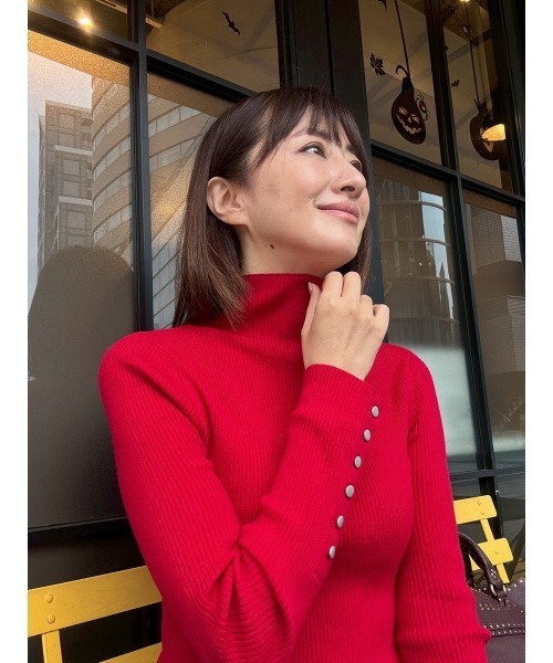 Day and Grade（デイアンドグレイド）の「【前田ゆかセレクト】シルバー釦ハイネックニット（ニット/セーター・レディース・レッド・FREE）」の4枚目の写真