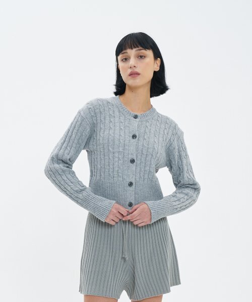 BLOND9(ブロンドナイン)の「ラウンドネッククロップケーブルカーディガン_グレー(カーディガン/ボレロ・レディース・その他・MEDIUM/SMALL)」の9枚目の写真