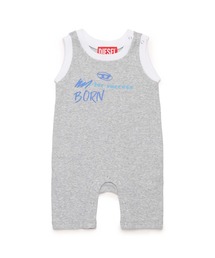 DIESEL KIDS（ディーゼルキッズ）の「DIESEL（ディーゼル）Baby ワンポイントブランドロゴロンパース（サロペット/オーバーオール）」