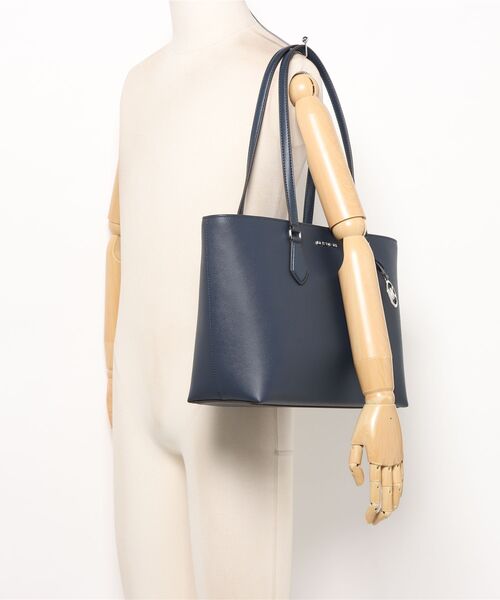 MICHAEL KORS（マイケルコース）の「SHEILA ミッドファスナー トート