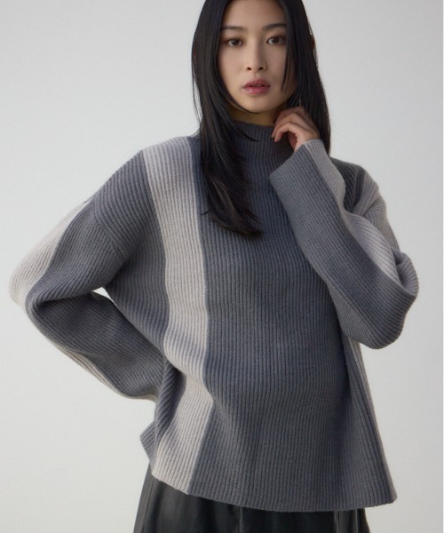 AZUL by moussy(アズールバイマウジー)の「バイカラーハイネックニットトップス(ニット/セーター・レディース・ブラック/モカ/グレー・FREE)」の1枚目の写真