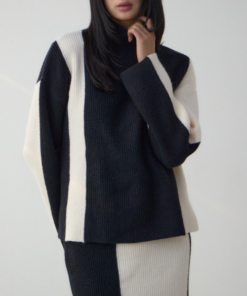 AZUL by moussy(アズールバイマウジー)の「バイカラーハイネックニットトップス(ニット/セーター・レディース・ブラック/モカ/グレー・FREE)」の2枚目の写真