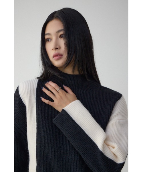 AZUL by moussy(アズールバイマウジー)の「バイカラーハイネックニットトップス(ニット/セーター・レディース・ブラック/モカ/グレー・FREE)」の5枚目の写真