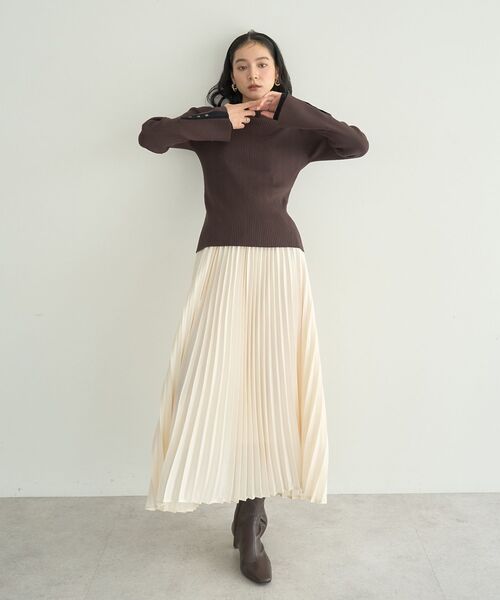 YECCA VECCA（イェッカヴェッカ）の「サテンプリーツスカート（スカート・レディース・ブラウン/アイボリー/ブラック/ブルー系その他7・FREE）」の16枚目の写真