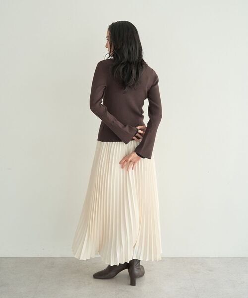 YECCA VECCA（イェッカヴェッカ）の「サテンプリーツスカート（スカート・レディース・ブラウン/アイボリー/ブラック/ブルー系その他7・FREE）」の17枚目の写真