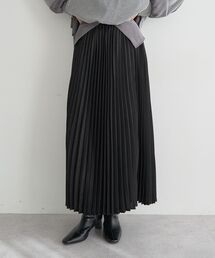 サテンプリーツスカート