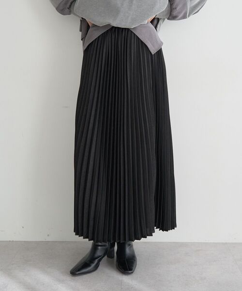 YECCA VECCA（イェッカヴェッカ）の「サテンプリーツスカート（スカート・レディース・ブラウン/アイボリー/ブラック/ブルー系その他7・FREE）」の2枚目の写真