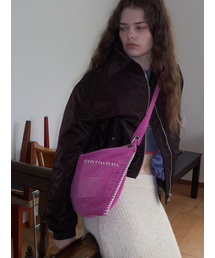 MAISON CREME（メゾンクレム）の「Grande Collage Bag _ Corduroy Mazenta（メッセンジャーバッグ）」