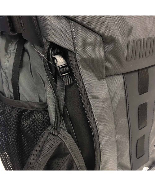 emonique（エモニーク）の「UNION6 ヘルメット収納バックパック（バックパック/リュック・メンズ・ブラック/グレー・FREE）」の18枚目の写真