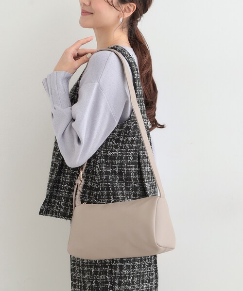 SHOO・LA・RUE（シューラルー）の「カジュアルからきれいめまで ワンハンドル ショルダーバッグ（ショルダーバッグ・レディース・ナチュラル/ブラック/アイボリー・00）」の6枚目の写真