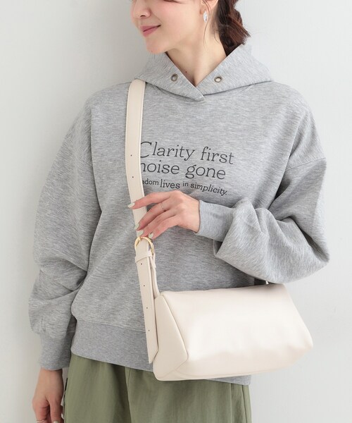 SHOO・LA・RUE（シューラルー）の「カジュアルからきれいめまで ワンハンドル ショルダーバッグ（ショルダーバッグ・レディース・ナチュラル/ブラック/アイボリー・00）」の8枚目の写真