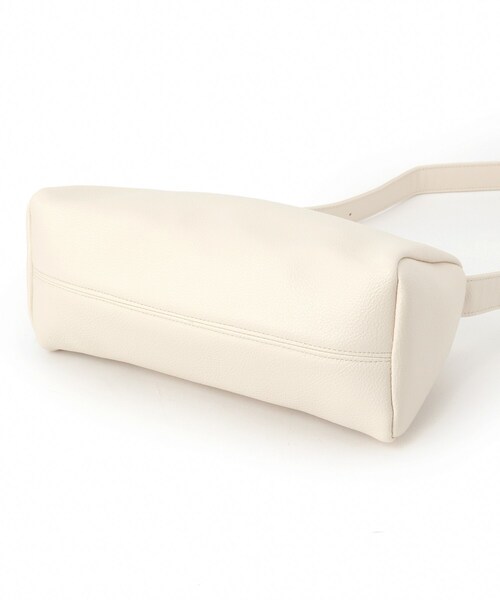 SHOO・LA・RUE（シューラルー）の「カジュアルからきれいめまで ワンハンドル ショルダーバッグ（ショルダーバッグ・レディース・ナチュラル/ブラック/アイボリー・00）」の15枚目の写真