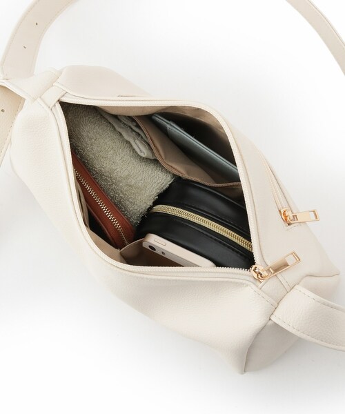 SHOO・LA・RUE（シューラルー）の「カジュアルからきれいめまで ワンハンドル ショルダーバッグ（ショルダーバッグ・レディース・ナチュラル/ブラック/アイボリー・00）」の9枚目の写真