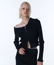 TRIMMING OFF-SHOULDER CARDIGAN [BLACK]