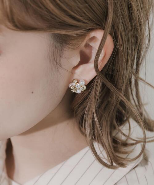 SMELLY（スメリー）の「パールビジューピアス（ピアス（両耳用）・レディース・ゴールド系その他・-）」の4枚目の写真