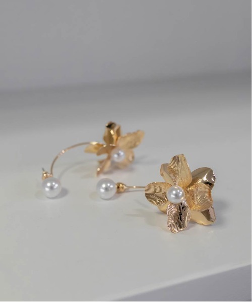RANDA（ランダ）の「フラワーモチーフピアス（ピアス（両耳用）・レディース・シルバー/ゴールド・FREE）」の3枚目の写真