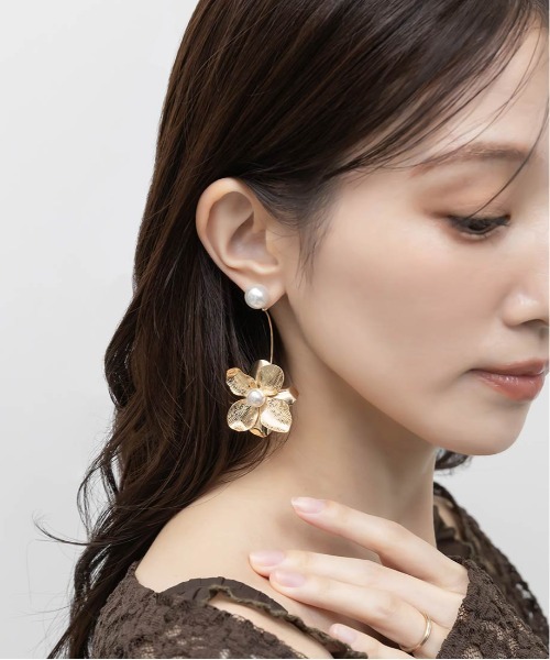 RANDA（ランダ）の「フラワーモチーフピアス（ピアス（両耳用）・レディース・シルバー/ゴールド・FREE）」の4枚目の写真
