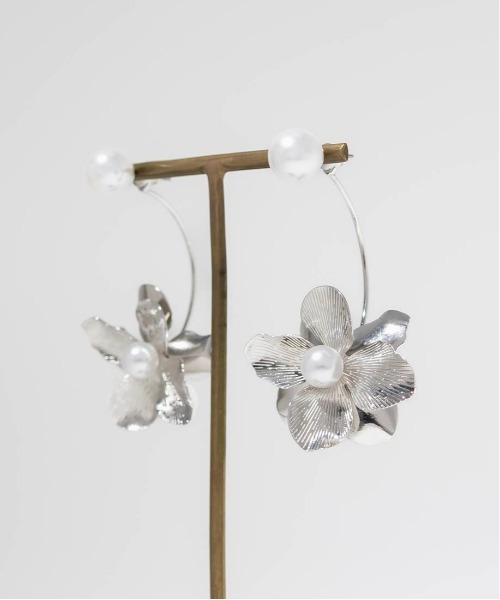 RANDA（ランダ）の「フラワーモチーフピアス（ピアス（両耳用）・レディース・シルバー/ゴールド・FREE）」の13枚目の写真