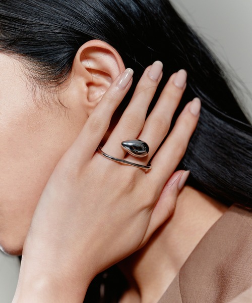novice（ノーヴィス）の「【novice】Orbit Double Finger Ring［Stainless］（リング・レディース・シルバー/ゴールド・FREE）」の5枚目の写真