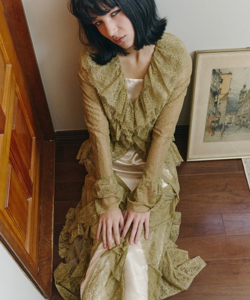 ANDRESD（アンドレスド）の「ラッフルレースガウンレイヤードドレス / ruffle lace gown layered  dress（ドレス・レディース・ブルー/マスタード/アイボリー/ブラック・M/S/L）」の8枚目の写真